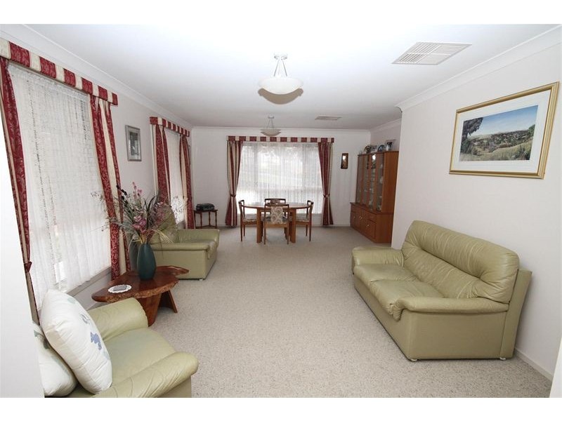 33 Shantalla Crescent, Yass NSW 2582