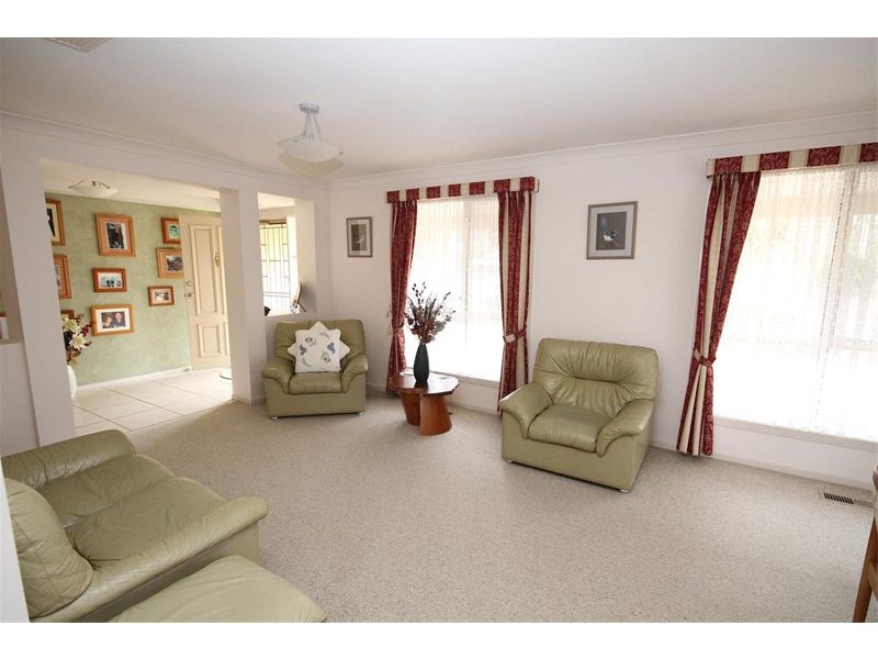 33 Shantalla Crescent, Yass NSW 2582