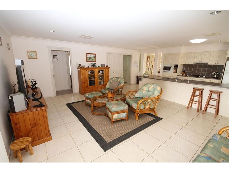 33 Shantalla Crescent, Yass NSW 2582