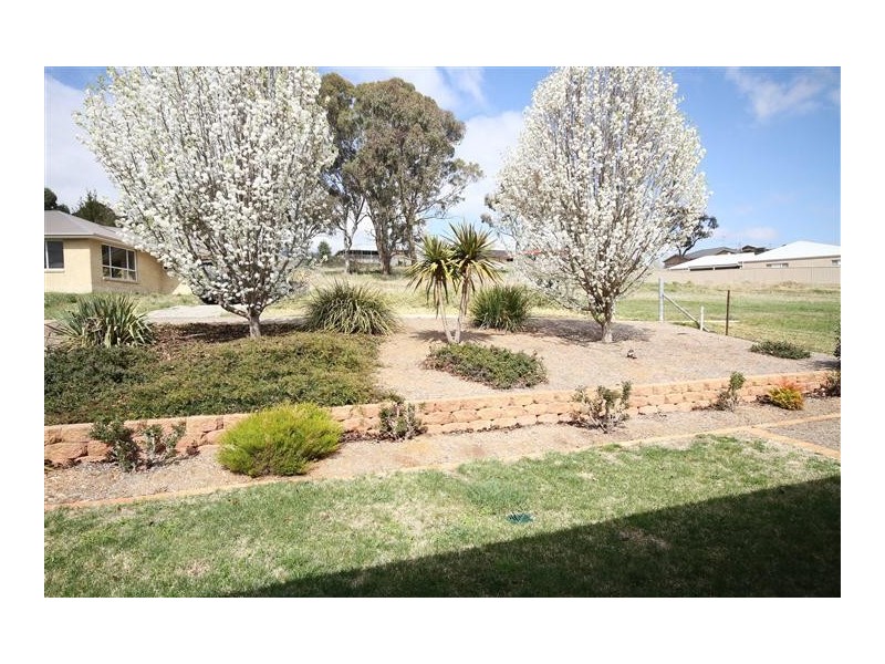 33 Shantalla Crescent, Yass NSW 2582