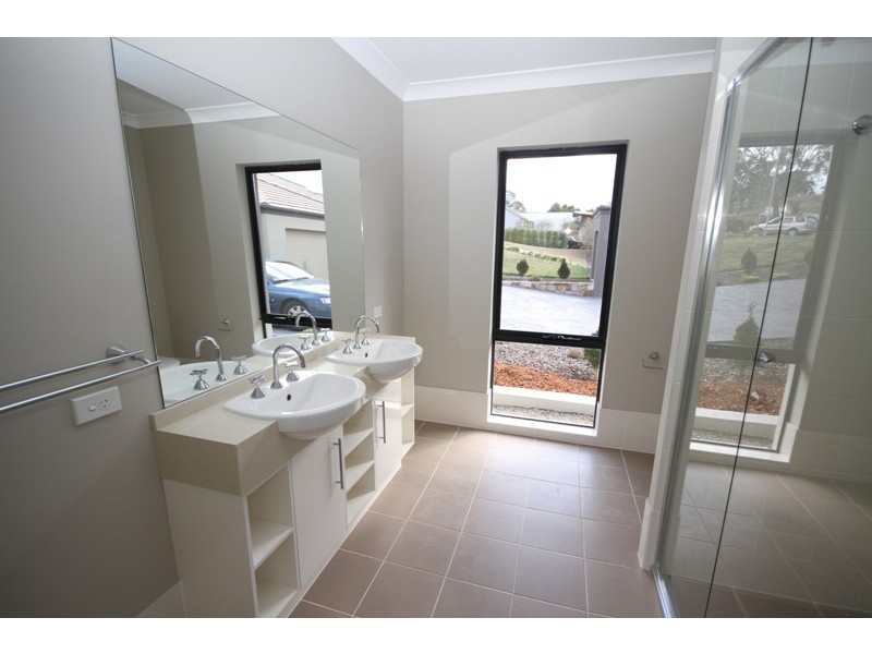 5 Wilson Place, Yass NSW 2582