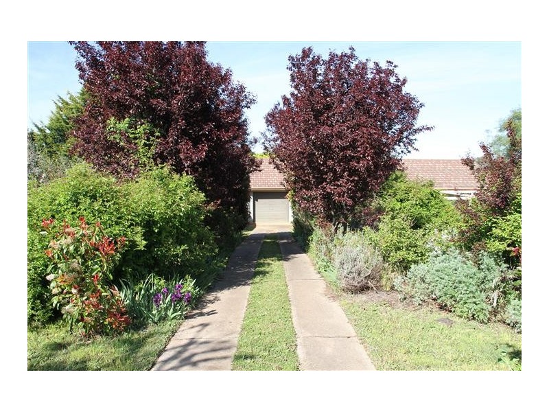 12 Irvine Drive, Yass NSW 2582