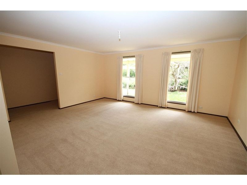 12 Irvine Drive, Yass NSW 2582