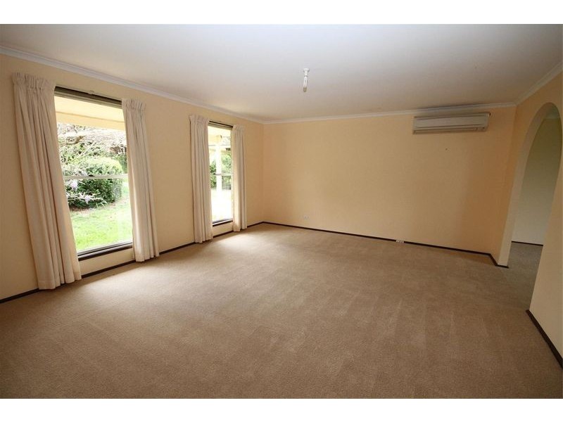 12 Irvine Drive, Yass NSW 2582