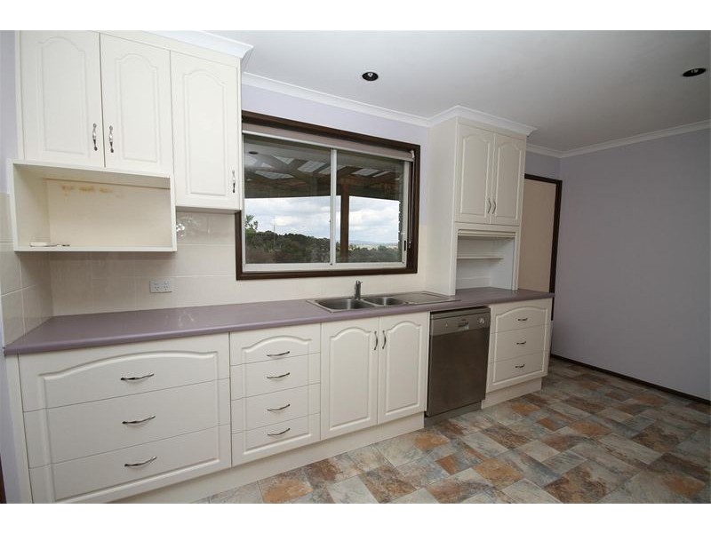 12 Irvine Drive, Yass NSW 2582