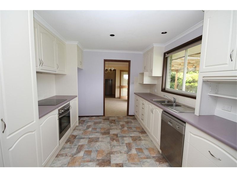 12 Irvine Drive, Yass NSW 2582