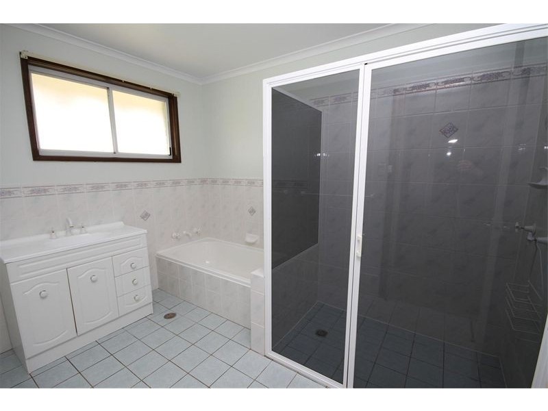 12 Irvine Drive, Yass NSW 2582