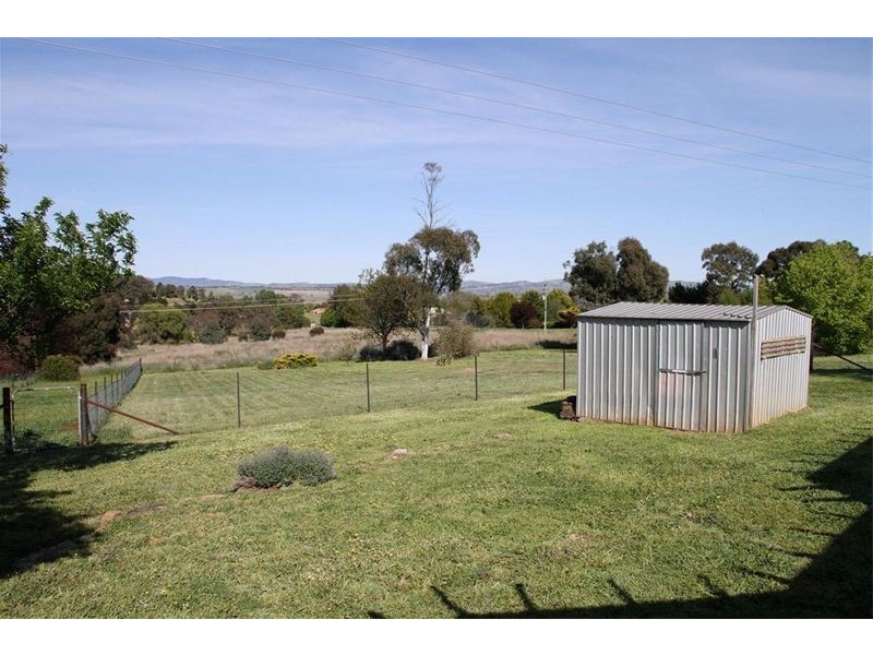 12 Irvine Drive, Yass NSW 2582