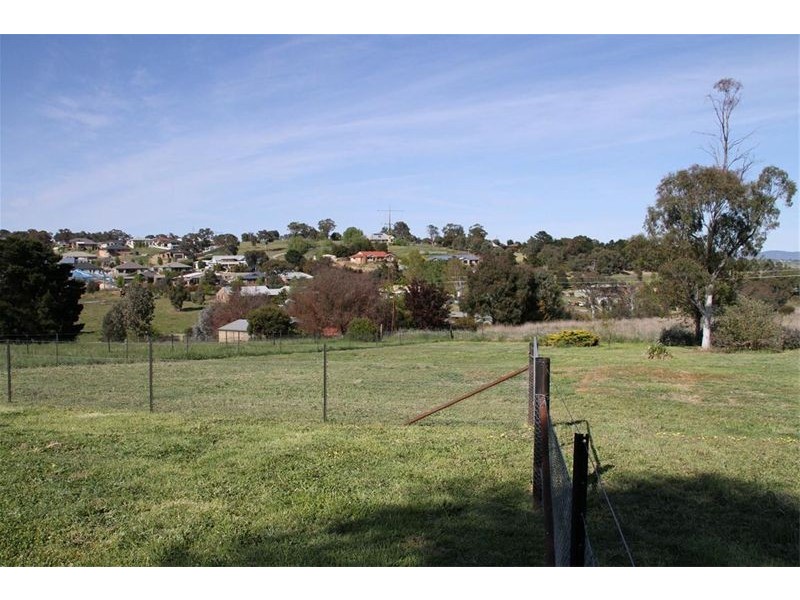 12 Irvine Drive, Yass NSW 2582