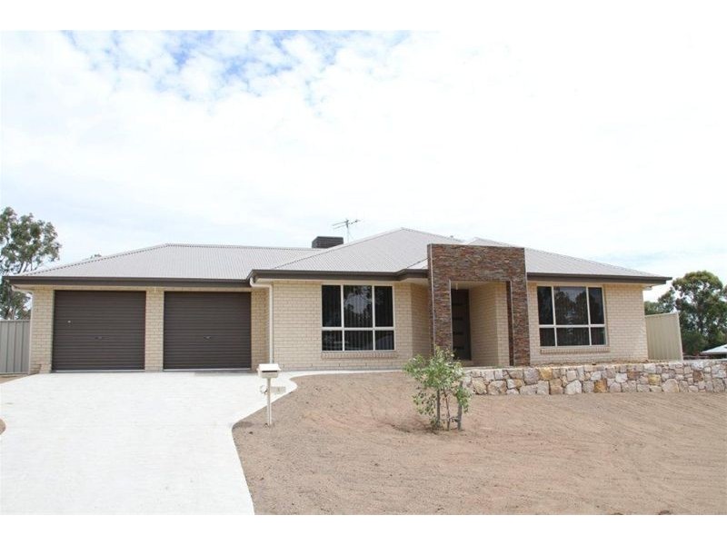 5 Colls Close, Yass NSW 2582