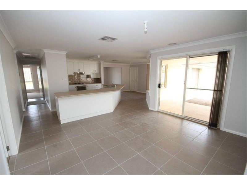 5 Colls Close, Yass NSW 2582