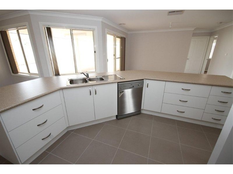 5 Colls Close, Yass NSW 2582