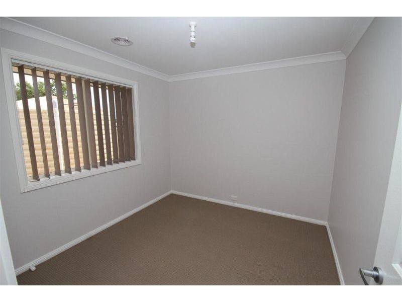 5 Colls Close, Yass NSW 2582