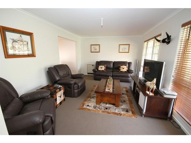 9 Wellington Street, Binalong NSW 2584