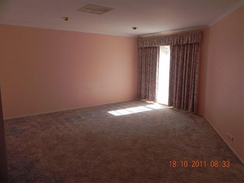 19 Merriman Drive, Yass NSW 2582