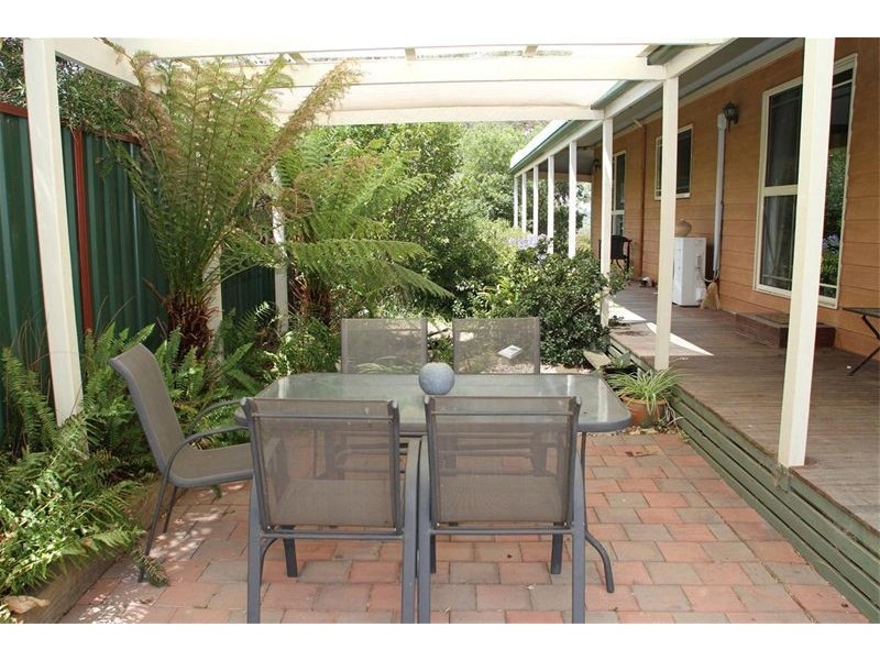 20 Luther Street, Bowning NSW 2582