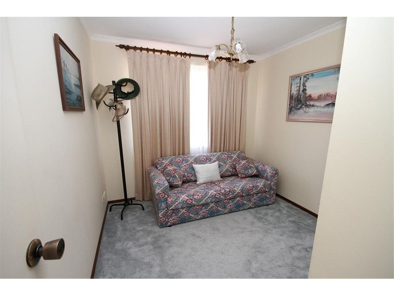 16 Merriman Drive, Yass NSW 2582