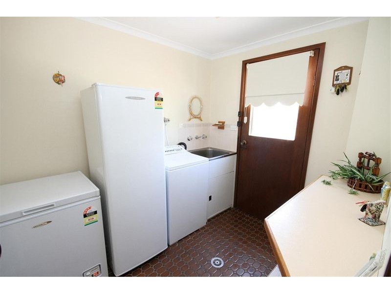 16 Merriman Drive, Yass NSW 2582