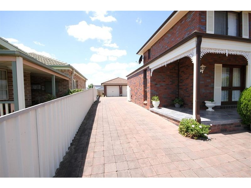 16 Merriman Drive, Yass NSW 2582