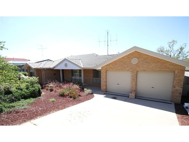 27 Shantalla Crescent, Yass NSW 2582