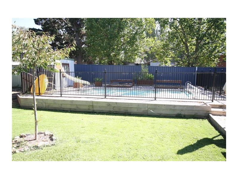 8 Middle Street, Yass NSW 2582