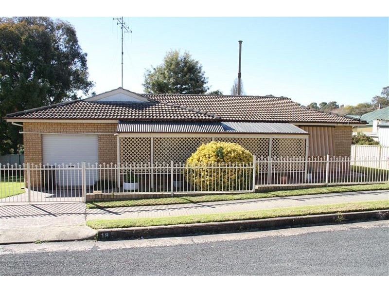18 Shaw Street, Yass NSW 2582