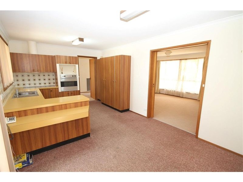 18 Shaw Street, Yass NSW 2582