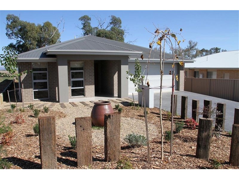 16 Burgess Place, Yass NSW 2582