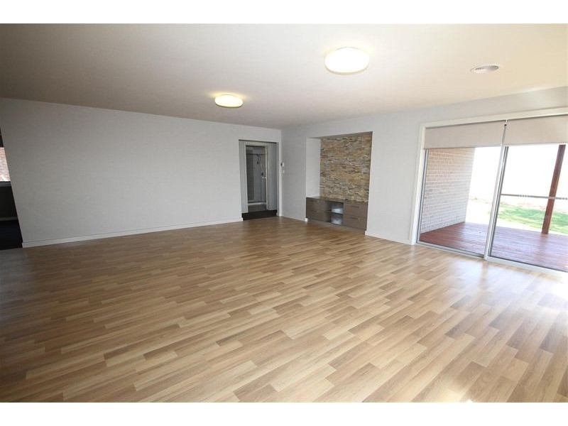 16 Burgess Place, Yass NSW 2582