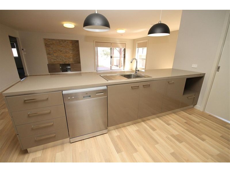 16 Burgess Place, Yass NSW 2582