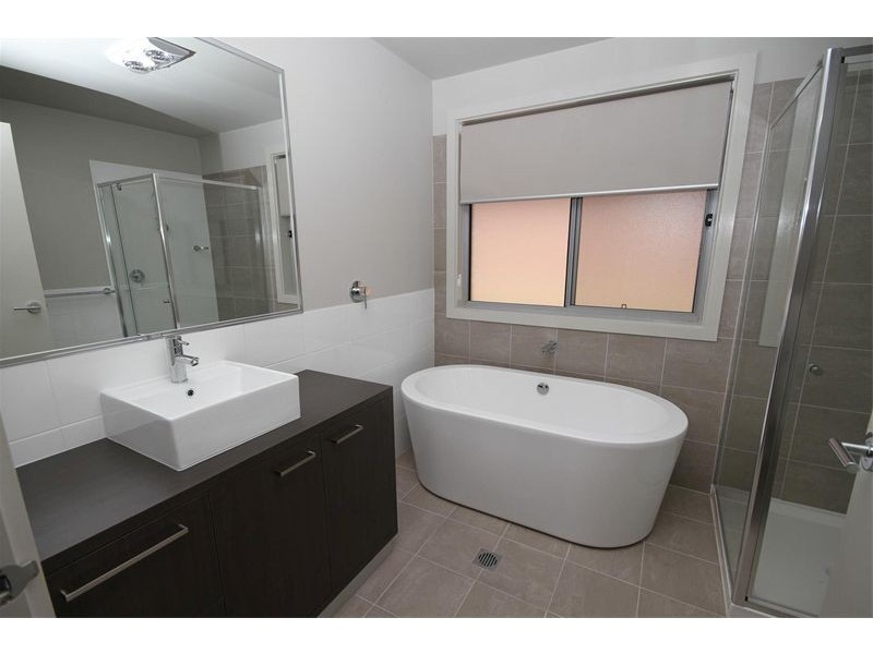 16 Burgess Place, Yass NSW 2582