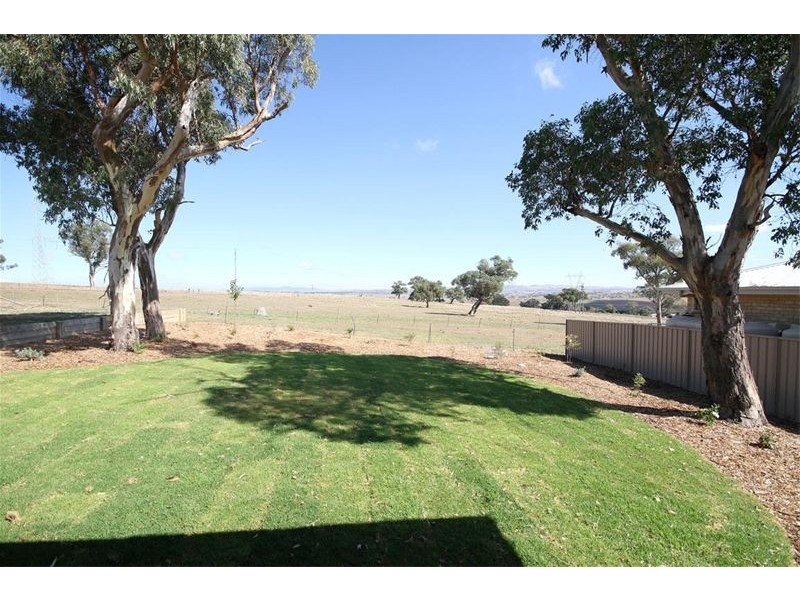 16 Burgess Place, Yass NSW 2582