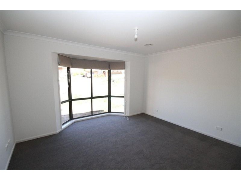 11/11 Julian Place, Yass NSW 2582