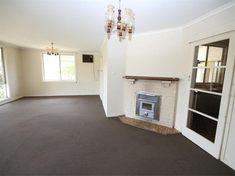 87 Yass Valley Way, Yass NSW 2582