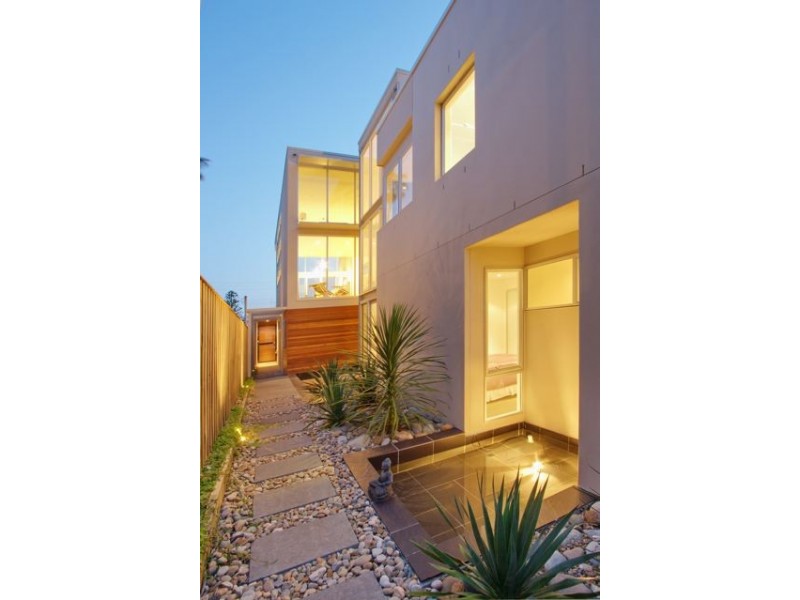 27  The Esplanade, Thirroul NSW 2515