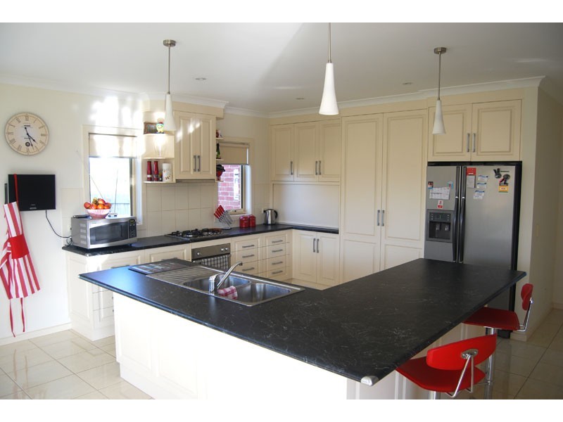 8 Albert Street, Narrawong VIC 3285