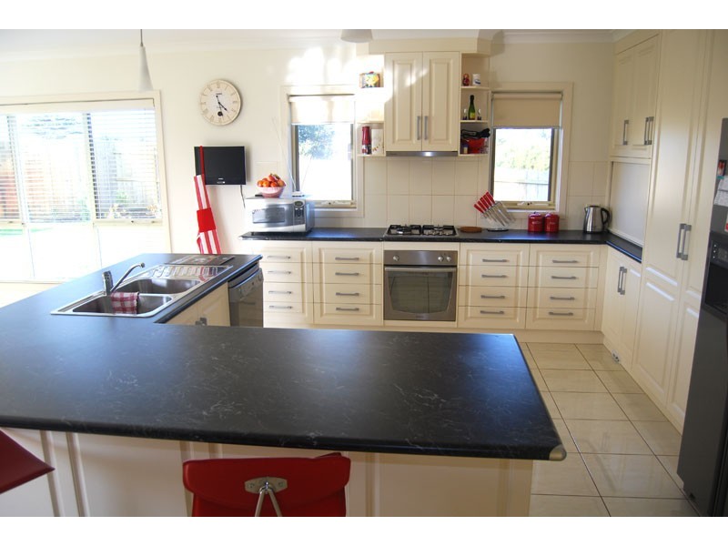 8 Albert Street, Narrawong VIC 3285