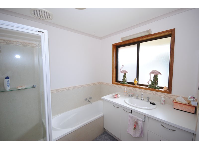2 Caringal Court, Portland VIC 3305