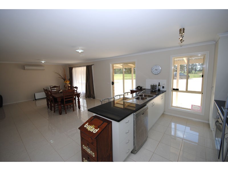 82 Golf Course Road, Heywood VIC 3304