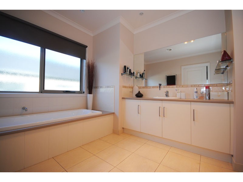 23 Coastal Court, Portland VIC 3305