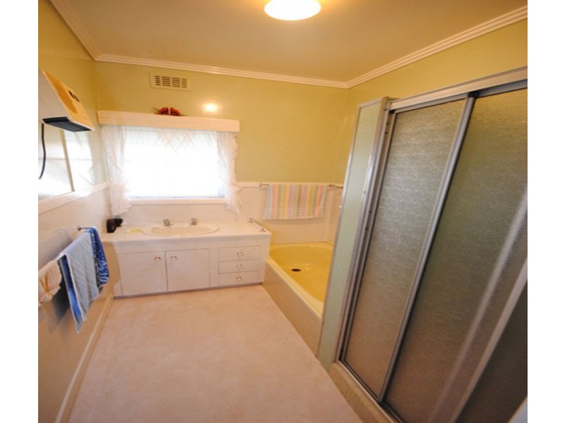 19 Valmai Avenue, Portland VIC 3305