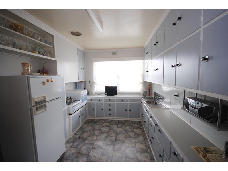 19 Valmai Avenue, Portland VIC 3305