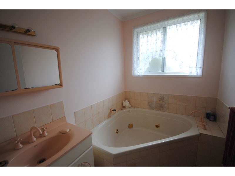 2 Curragh Court, Portland VIC 3305