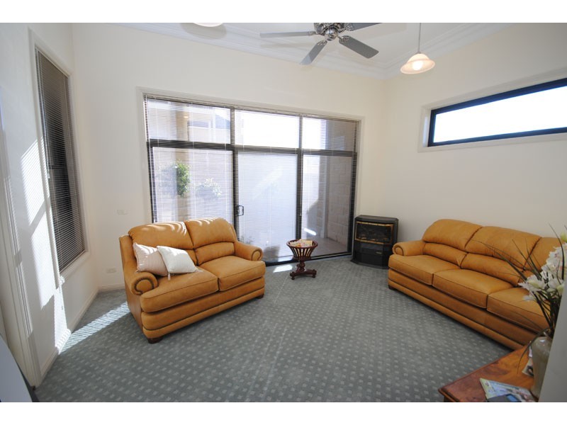 2/59 Bentinck Street, Portland VIC 3305