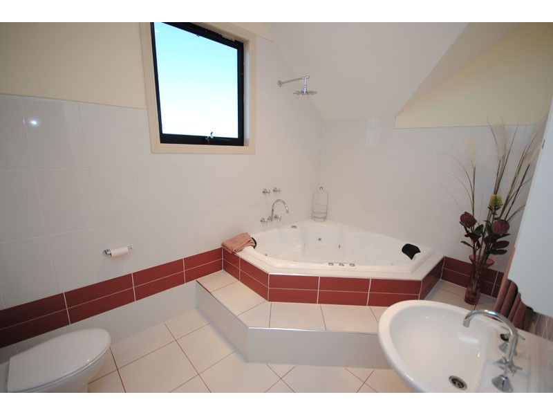 2/59 Bentinck Street, Portland VIC 3305