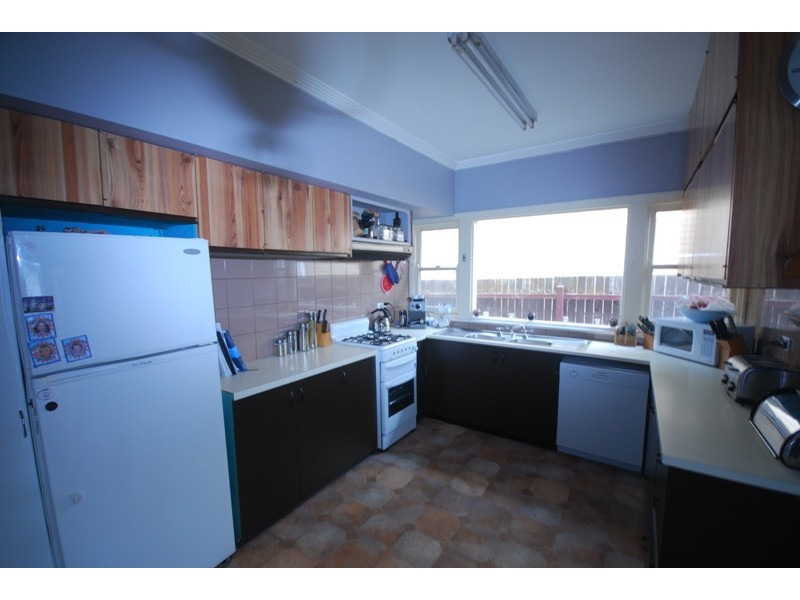 9 Valmai Avenue, Portland VIC 3305
