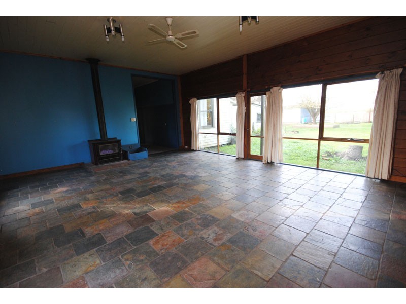 8 Barclay Street  East, Heywood VIC 3304