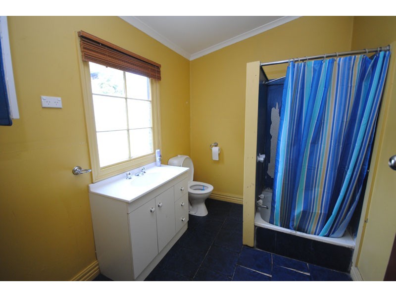 8 Barclay Street  East, Heywood VIC 3304