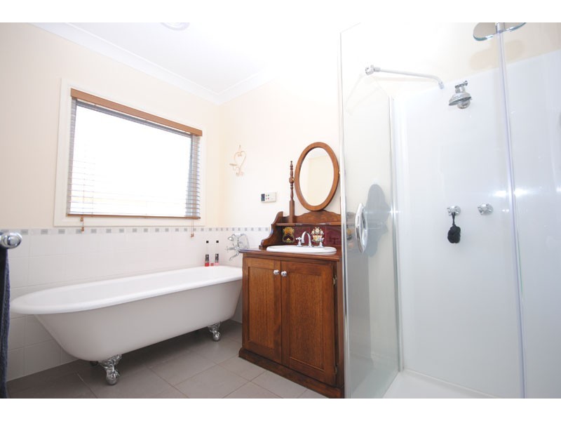 11 Banksia Court, Portland VIC 3305