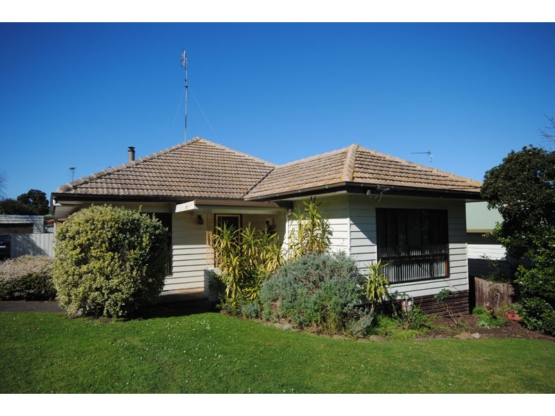 8 Sutton Avenue, Portland VIC 3305